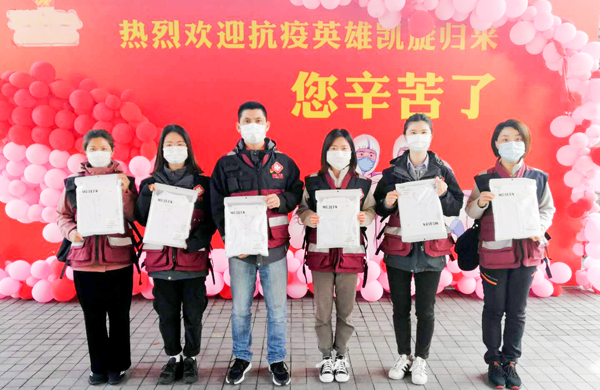 致敬最美逆行者·yp街机股份向我省援鄂医疗队捐赠纪念文化衫