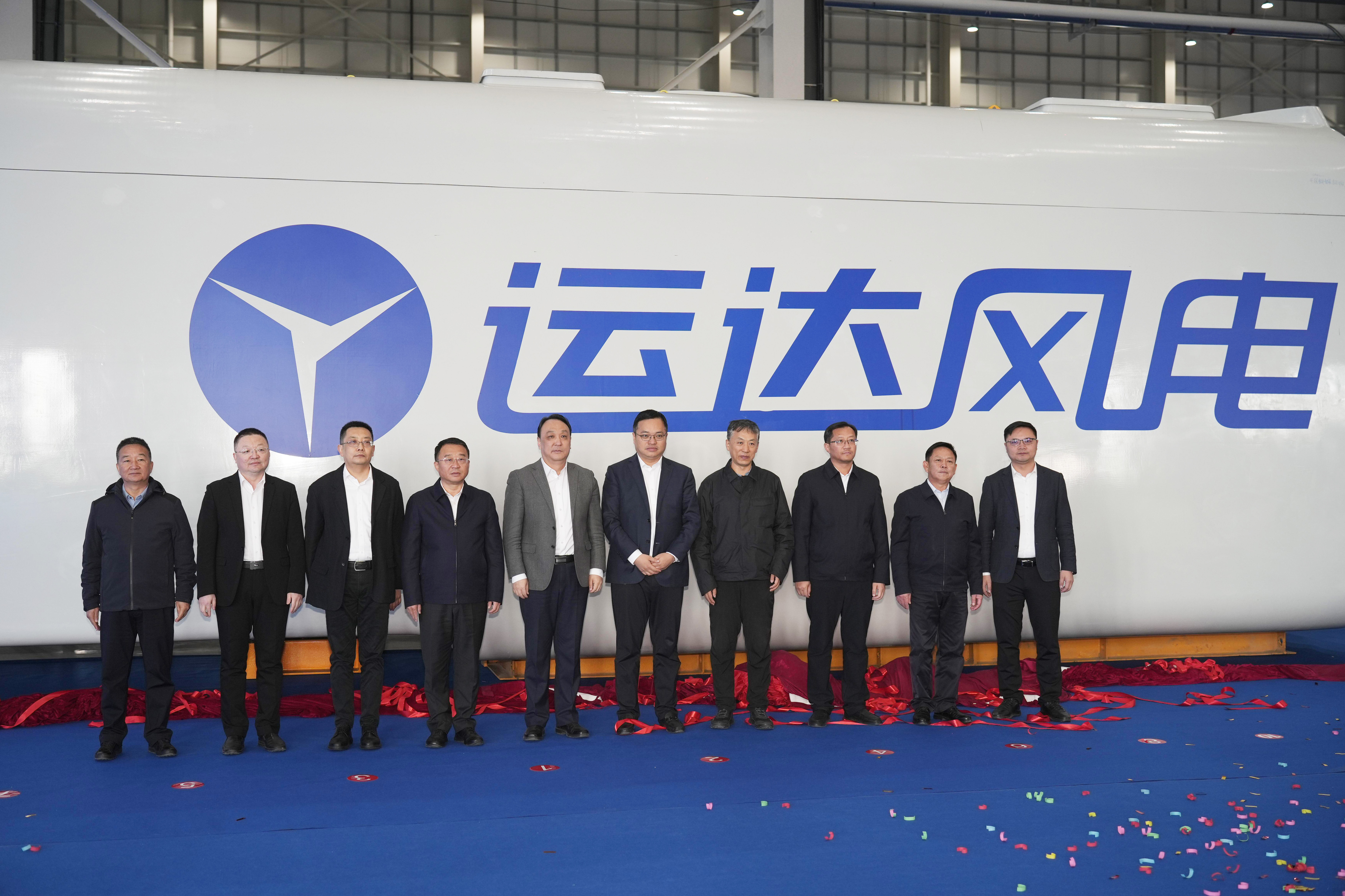 yp街机股份（阿拉善盟）新能源装备制造基地首台机组下线投产 “沙戈荒”逐绿再焕新动能！